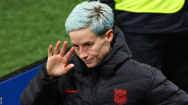 Megan Rapinoe waves goodbye aft  making her last  Women's World Cup appearances