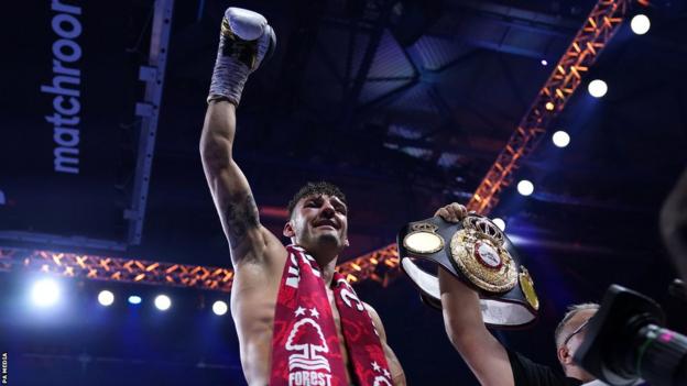 Leigh Wood celebrates with his world title and Nottingham Forest scraf