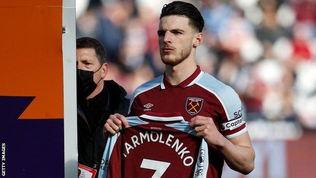 Declan Rice held up a shirt with Andriy Yarmolenko's name and number on the back