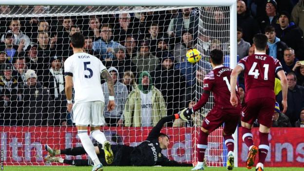 Lucas Paqueta scores a penalty