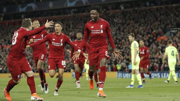 Divock Origi viert het vierde doelpunt van Liverpool tegen Barcelona in hun verbluffende comeback in 2019