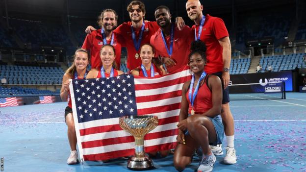 The United States team with the United Cup trophy