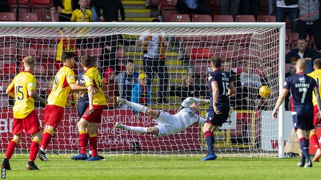 Partick's Steven Saunders scores late in extra-time to give the hosts the lead.