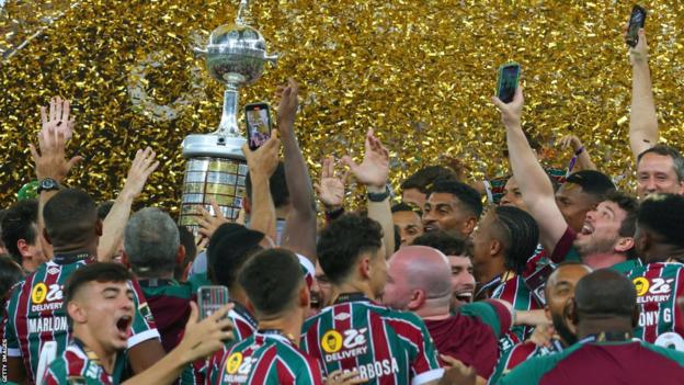 Fluminense lift the Copa Libertadores trophy