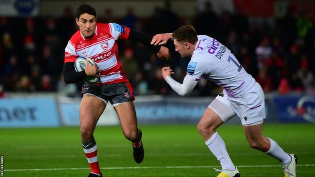 Santiago Carreras with the ball for Gloucester