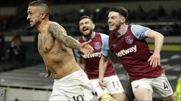 Manuel Lanzini scores for West Ham