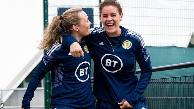 Las escocesas Erin Cuthbert y Jen Beattie