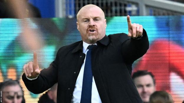Sean Dyche reacts during Everton's game against Aston Villa