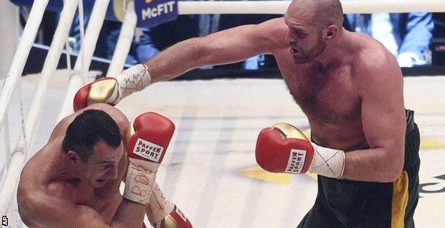 Tyson Fury fights Wladimir Klitschko