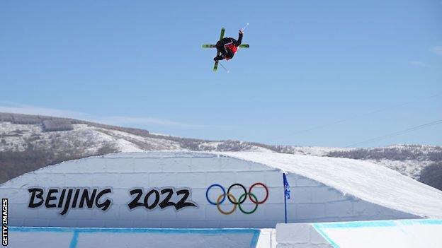 Kirsty Muir competing in the freeski slopestyle