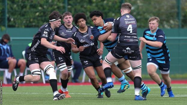 Mackenzie Martin powers through the Dragons Under-18s defence while playing for Cardiff in 2021