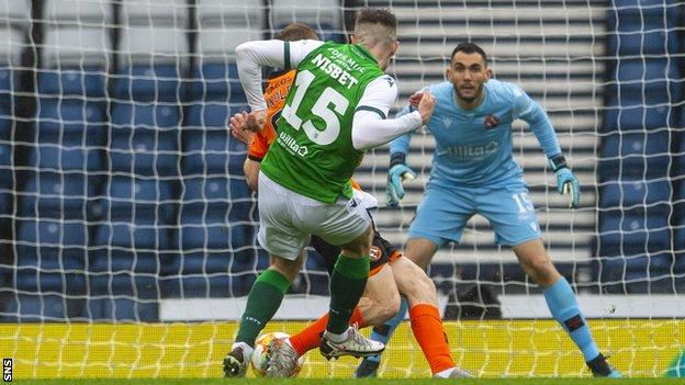 Kevin Nisbet scores for Hibernian against Dundee United