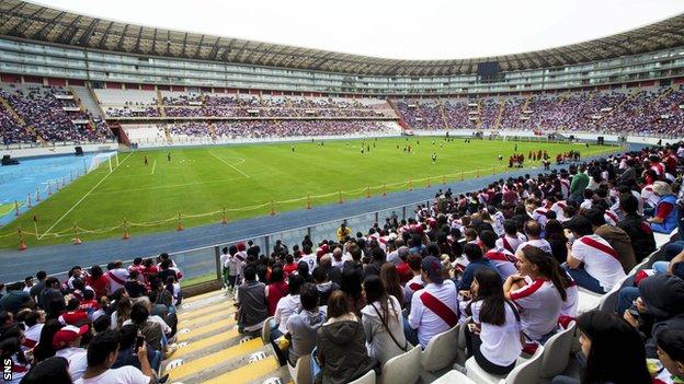 An estimated 35,000 Peru fans turned up just to watch the team train ahead of the Scotland match