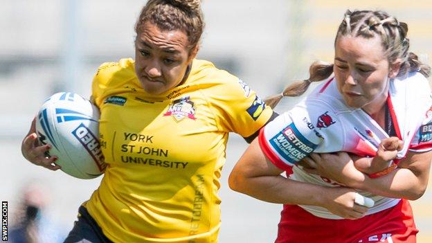 Kelsey Gentles tussles with Danni Bush in the 2021 Challenge Cup final