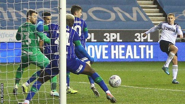 Martyn Waghorn scores