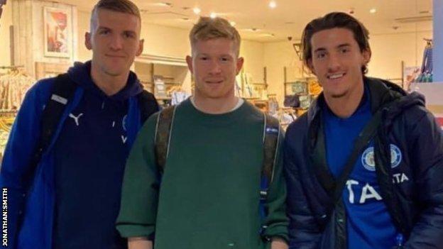 Stockport players meet Kevin De Bruyne