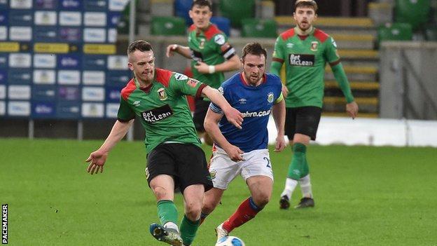 Glentoran's Ciaran O'Connor battles with Linfield's Jamie Mulgrew during the Irish Premiership contest between the clubs last February