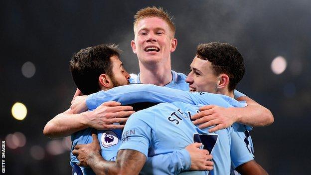 Kevin de Bruyne with his team-mates