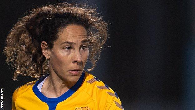 Everton: el club femenino de la Superliga anuncia la salida de cinco jugadoras 73 Ingrid Moe Wold se retiró del fútbol en mayo e hizo un total de 27 apariciones con el Everton durante su tiempo en el club.