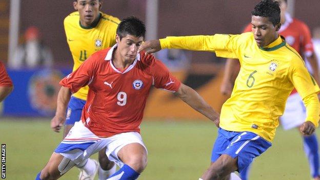 Yashir Pinto (in red) playing for Chile against Brazil at the South American Under-20 Championship