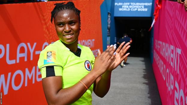 Kerly Theus celebra la victoria de Haití en las eliminatorias mundialistas sobre Chile