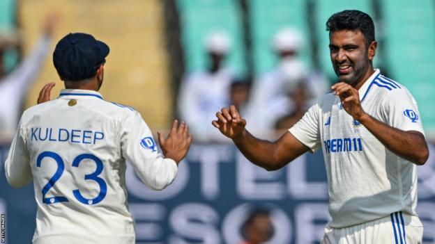 India spinners Kuldeep Yadav (left) and Ravichandran Ashwin (right) celebrate a wicket