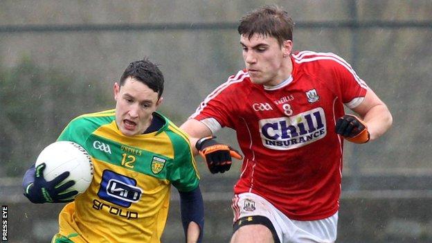 Cork's Ian Maguire tries to keep pace with Donegal's Eoin McHugh