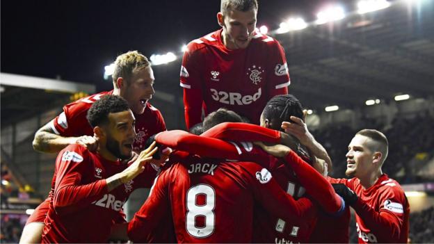 Rangers ease to victory at 10-man Hibs to edge closer to Celtic