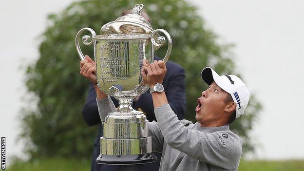 Collin Morikawa lifts the Wanamaker Trophy