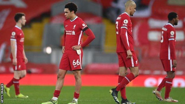 Liverpool's players look disappointed against Chelsea