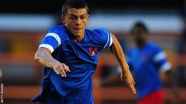 Harry Lee: Welling sign midfielder from Leyton Orient - BBC Sport