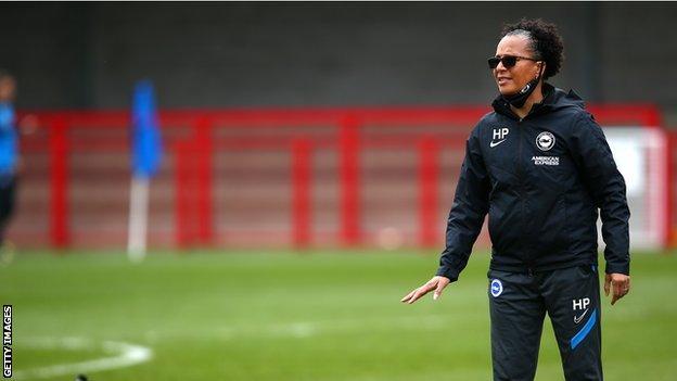 Hope Powell, jefa de Brighton