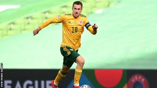 Aaron Ramsey: le Pays de Galles espère que des jours meilleurs sont à venir alors que le milieu de terrain de la Juventus manque à nouveau
- Foot 2020 Aaron Ramsey a fait son seul pays de Galles de 2020 lors du match nul et vierge avec la République d'Irlande en octobre