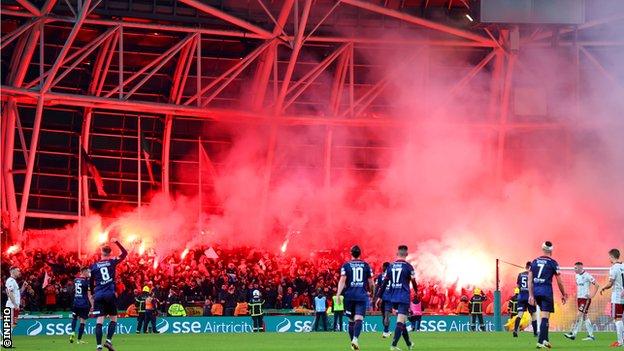 Fans à la finale de la Coupe FAI au stade Aviva