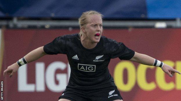 Kendra Cocksedge playing for New Zealand