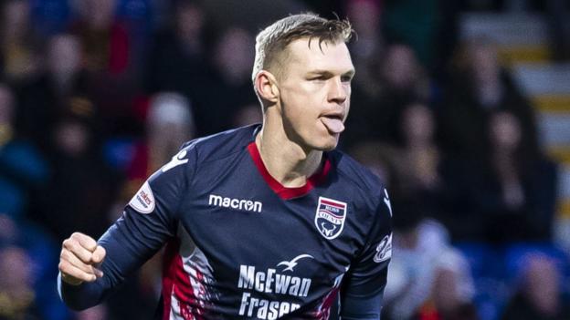 Billy Mckay: Ross County striker signs new two-year deal - BBC Sport