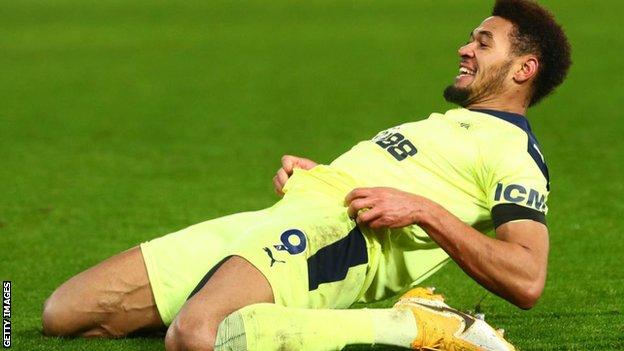 Joelinton celebrates scoring Newcastle's second goal at Crystal Palace