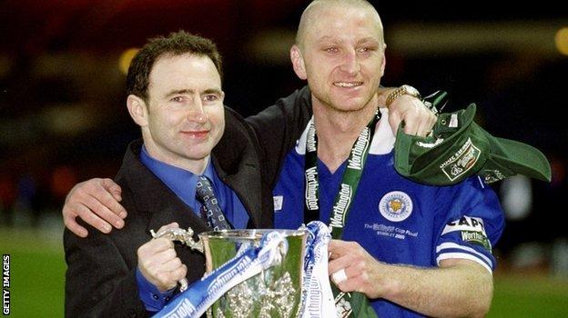 Martin ONeill and Matt Elliott of Leicester City hold the cup