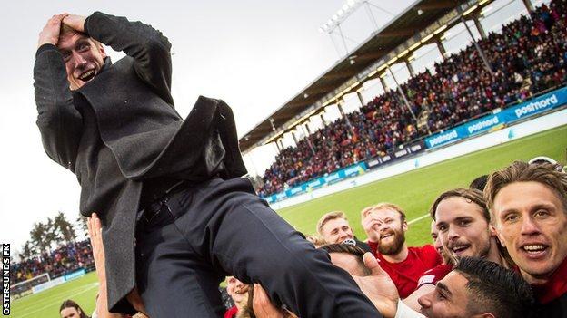 Graham Potter and players celebrate their Swedish Cup win