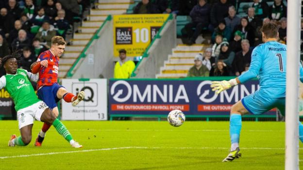 Ridvan Yilmaz scores at Easter Road