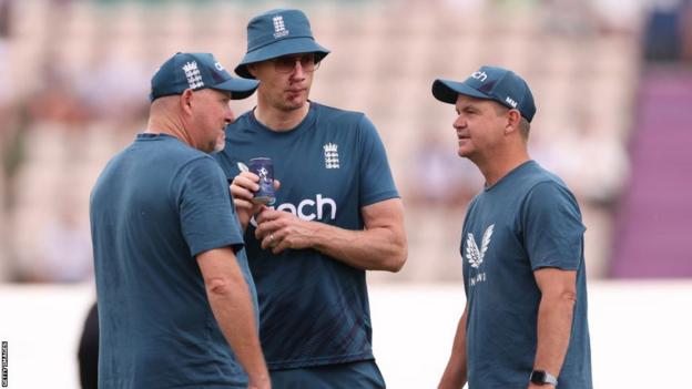 Andrew Flintoff with England limited-overs coach Matthew Mott and bowling coach David Saker