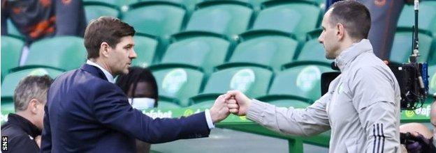 John Kennedy (à droite) rivalise avec son homologue des Rangers Steven Gerrard pour une place en quart de finale de la Coupe d'Écosse