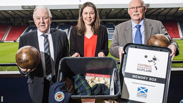 Aileen Campbell (au centre) est la nouvelle PDG du Scottish Women's Football