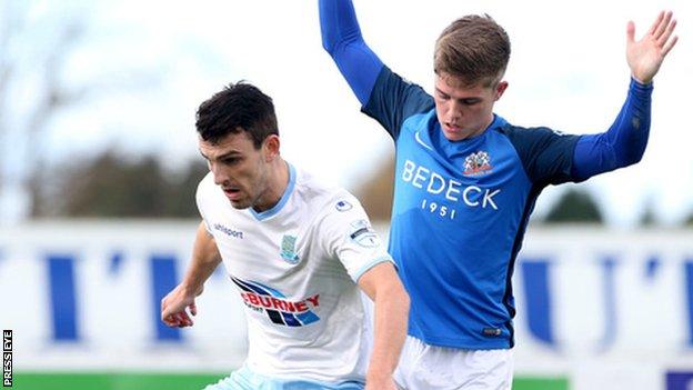 McCloskey holds off a challenge from Glenavon's Josh Daniels