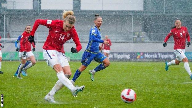 Ada Hegerberg scores her hat-trick goal