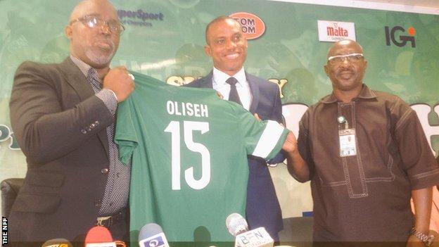Sunday Oliseh (centre) is unveiled as the new Nigeria coach