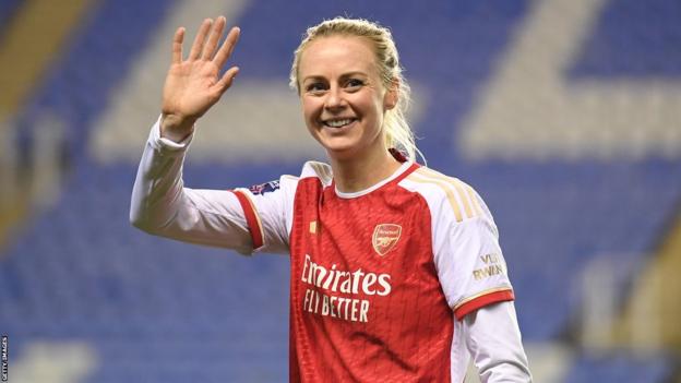 Amanda Ilestedt của Arsenal vẫy tay chào người hâm mộ