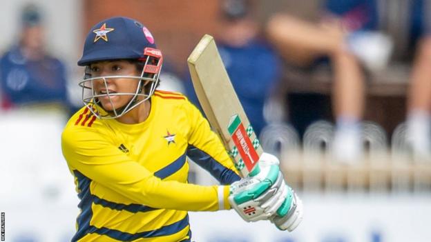 South East Stars' Sophia Dunkley batting