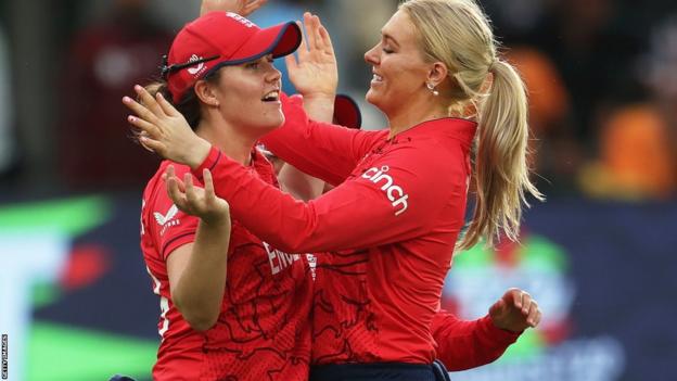 Nat Sciver-Brunt and Sarah Glenn