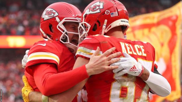 Chiefs, led by hobbled Patrick Mahomes, beat Jaguars 27-20 in playoffs
